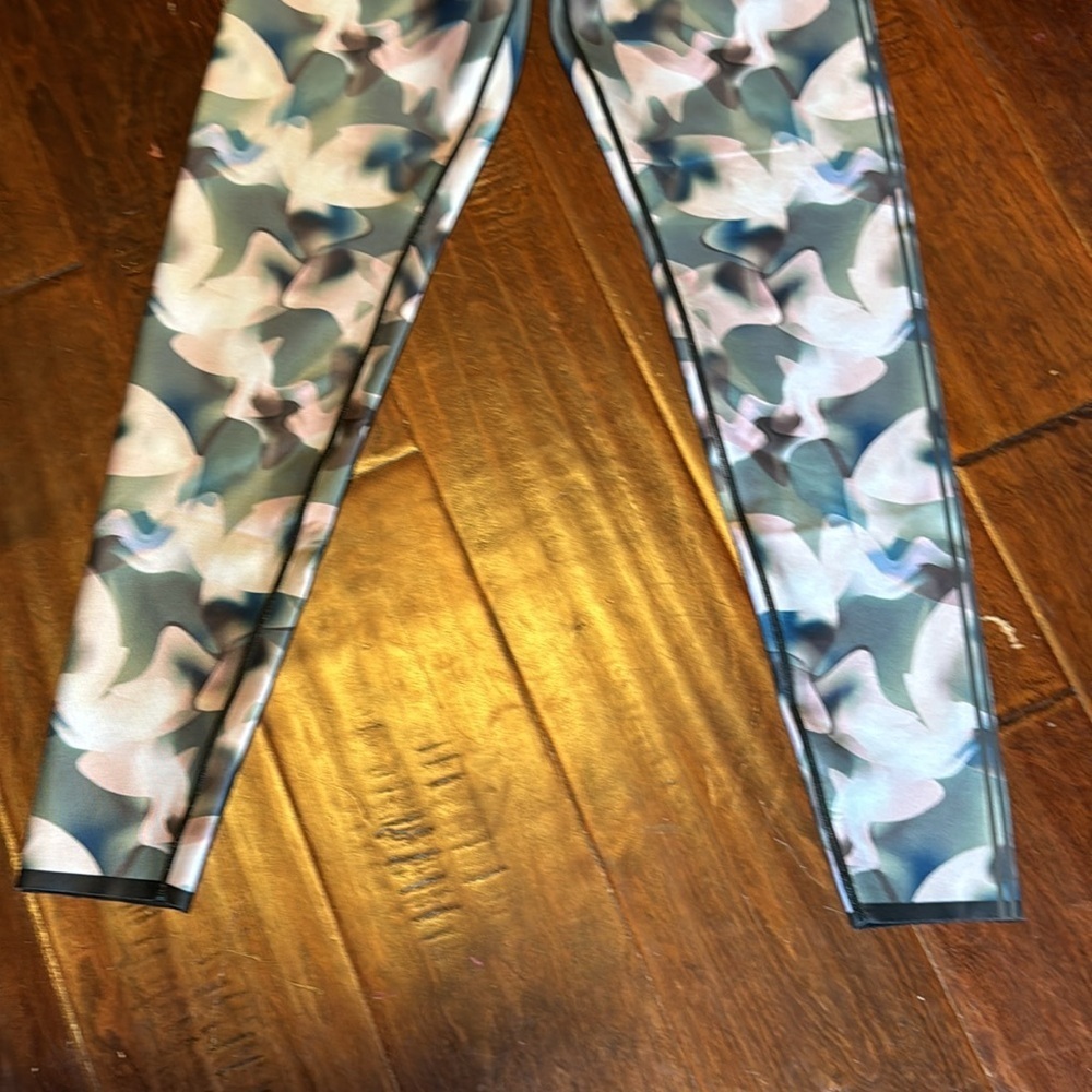 Ultracor leggings muted green pink cream camouflage like print sz xs made in USA - Picture 4 of 10